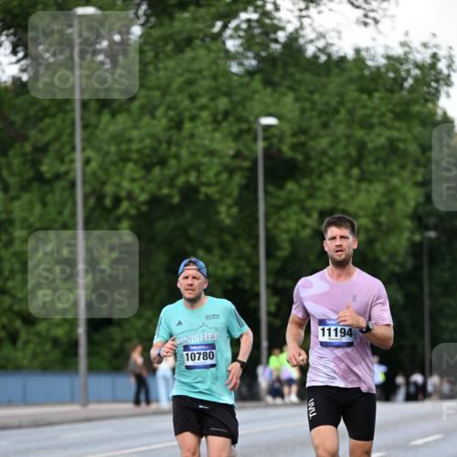 29.06.2025 - hella hamburg halbmarathon Dr. Thomas Lammeyer http://msf.ph/oto/8163919 29.06.2025 09:44:48 Kennedybrücke 2892, 4128, 4571, 6559, 7862, 10234, 10780, 11194 meine-sportfotos.de