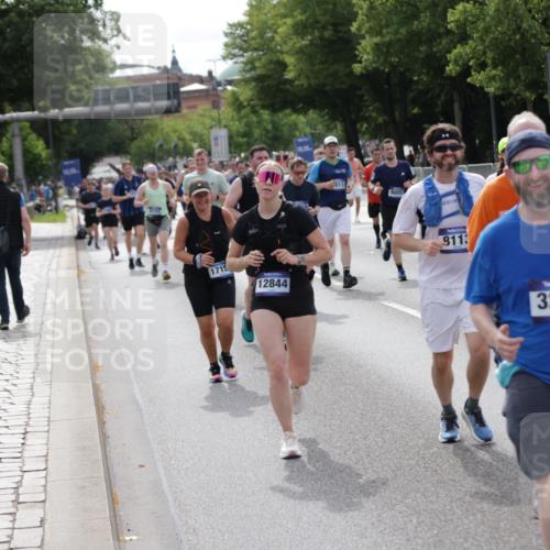 29.06.2025 - hella hamburg halbmarathon Jannik Wohlers http://msf.ph/oto/8163926 29.06.2025 10:20:26 Lombardsbrücke 2053, 2101, 2325, 2834, 2923, 2945, 3247, 3781, 4082, 4288, 4350, 5041, 5625, 6608, 8113, 8724, 8940, 9005, 9011, 9236, 9981, 10050, 10350, 11100, 11145, 12844, 14138, 14157, 14246, 14342, 14344, 14500, 14503, 14610, 14611, 14615, 14670, 14986, 15913, 16135, 16254, 16950, 17095, 17155, 17832, 18141, 18397, 18423, 18620, 18908, 19124, 19125, 19131, 19132 meine-sportfotos.de
