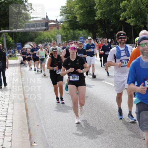 29.06.2025 - hella hamburg halbmarathon Jannik Wohlers http://msf.ph/oto/8163946 29.06.2025 10:20:26 Lombardsbrücke 2053, 2101, 2325, 2834, 2923, 2945, 3247, 3781, 4082, 4288, 4350, 5041, 5625, 6608, 8113, 8724, 8940, 9005, 9011, 9236, 9981, 10050, 10350, 11100, 11145, 12844, 14138, 14157, 14246, 14342, 14344, 14500, 14503, 14610, 14611, 14615, 14670, 14986, 15913, 16135, 16254, 16950, 17095, 17155, 17832, 18141, 18397, 18423, 18620, 18908, 19124, 19125, 19131, 19132 meine-sportfotos.de