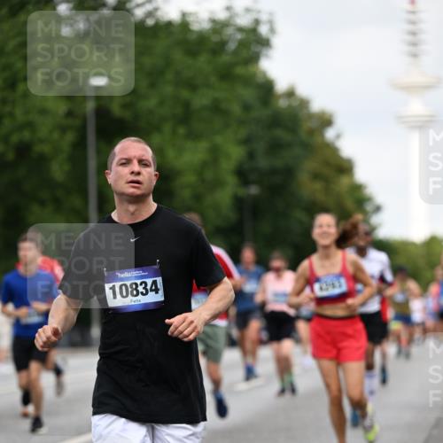 29.06.2025 - hella hamburg halbmarathon Dr. Thomas Lammeyer http://msf.ph/oto/8163981 29.06.2025 10:09:05 Kennedybrücke 1126, 1316, 1347, 1559, 2424, 2463, 2540, 2698, 2852, 3071, 3994, 4293, 4394, 4538, 6907, 6908, 7017, 8089, 9280, 10100, 10709, 10834, 11088 meine-sportfotos.de