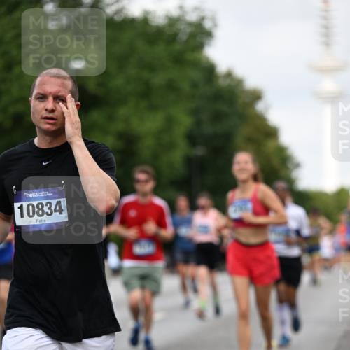 29.06.2025 - hella hamburg halbmarathon Dr. Thomas Lammeyer http://msf.ph/oto/8164031 29.06.2025 10:09:05 Kennedybrücke 1126, 1316, 1347, 1559, 2424, 2463, 2540, 2698, 2852, 3071, 3994, 4293, 4394, 4538, 6907, 6908, 7017, 8089, 9280, 10100, 10709, 10834, 11088 meine-sportfotos.de