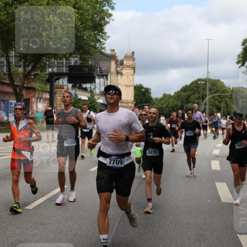 29.06.2025 - hella hamburg halbmarathon Yannick Fuchs http://msf.ph/oto/8164039 29.06.2025 10:39:55 20KM 2188, 2270, 2367, 2470, 2590, 2707, 3056, 3186, 4277, 4854, 5623, 5648, 5706, 6054, 6071, 6819, 6831, 7056, 7087, 7385, 7709, 8374, 9105, 9585, 9710, 11291, 11495, 11821, 12643, 12783, 13919, 14374, 14385, 14764, 15365, 15563, 15636, 16513, 16617, 16725, 17499, 17544, 17674, 17835, 17960, 18081, 18185, 18346, 18407, 18637, 18862, 18878, 19116 meine-sportfotos.de