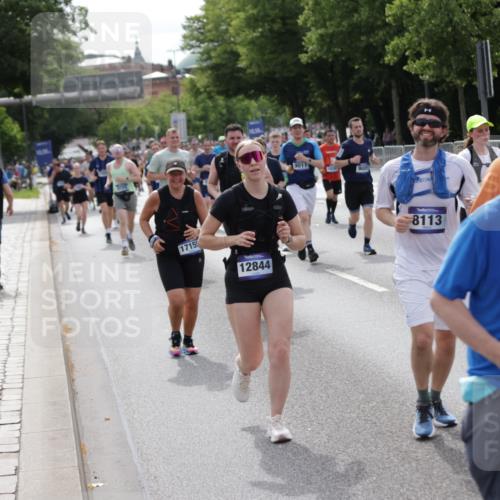 29.06.2025 - hella hamburg halbmarathon Jannik Wohlers http://msf.ph/oto/8164072 29.06.2025 10:20:26 Lombardsbrücke 2053, 2101, 2325, 2834, 2923, 2945, 3247, 3781, 4082, 4288, 4350, 5041, 5625, 6608, 8113, 8724, 8940, 9005, 9011, 9236, 9981, 10050, 10350, 11100, 11145, 12844, 14138, 14157, 14246, 14342, 14344, 14500, 14503, 14610, 14611, 14615, 14670, 14986, 15913, 16135, 16254, 16950, 17095, 17155, 17832, 18141, 18397, 18423, 18620, 18908, 19124, 19125, 19131, 19132 meine-sportfotos.de