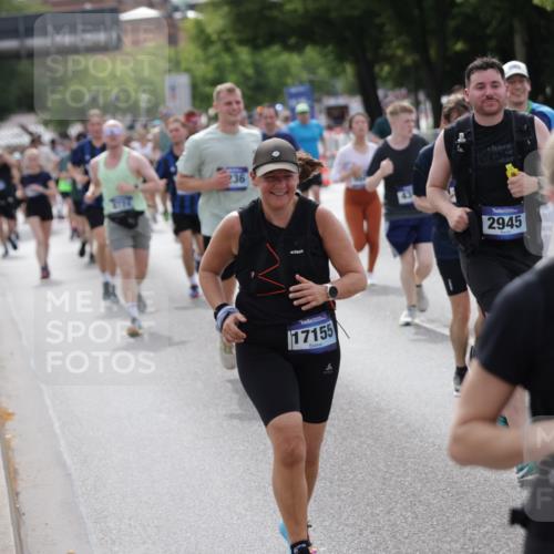29.06.2025 - hella hamburg halbmarathon Jannik Wohlers http://msf.ph/oto/8164088 29.06.2025 10:20:28 Lombardsbrücke 2101, 2325, 2834, 2923, 2945, 3247, 3781, 3813, 4082, 4288, 4350, 5041, 6608, 8113, 8724, 8940, 9005, 9011, 9236, 9981, 10050, 10350, 10585, 11100, 11145, 12694, 12844, 14138, 14157, 14246, 14342, 14344, 14610, 14611, 14615, 14670, 14986, 15020, 15470, 15913, 16135, 16256, 16950, 17095, 17155, 17367, 17832, 18141, 18305, 18397, 18620, 19124, 19125, 19131, 19132 meine-sportfotos.de