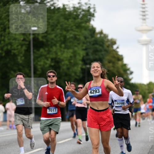 29.06.2025 - hella hamburg halbmarathon Dr. Thomas Lammeyer http://msf.ph/oto/8164116 29.06.2025 10:09:06 Kennedybrücke 1126, 1316, 1347, 1559, 2424, 2463, 2540, 2698, 2852, 3071, 3994, 4293, 4394, 4538, 6907, 6908, 7017, 7826, 8089, 9280, 10100, 10709, 10834, 11088 meine-sportfotos.de