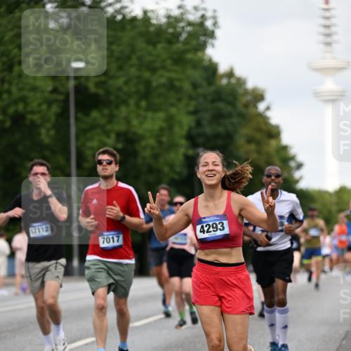 29.06.2025 - hella hamburg halbmarathon Dr. Thomas Lammeyer http://msf.ph/oto/8164124 29.06.2025 10:09:06 Kennedybrücke 1126, 1316, 1347, 1559, 2424, 2463, 2540, 2698, 2852, 3071, 3994, 4293, 4394, 4538, 6907, 6908, 7017, 7826, 8089, 9280, 10100, 10709, 10834, 11088 meine-sportfotos.de