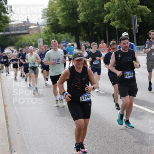 29.06.2025 - hella hamburg halbmarathon Jannik Wohlers http://msf.ph/oto/8164133 29.06.2025 10:20:29 Lombardsbrücke 2101, 2325, 2834, 2923, 2945, 3247, 3781, 3813, 4082, 4288, 4350, 5041, 5061, 6608, 8113, 8724, 8940, 9005, 9011, 9236, 9981, 10050, 10350, 10585, 11145, 12694, 12844, 14138, 14157, 14246, 14342, 14344, 14610, 14611, 14615, 14670, 14986, 15020, 15470, 15913, 16135, 16256, 16950, 17035, 17095, 17155, 17367, 17832, 18141, 18305, 18397, 18620, 19124, 19125, 19131, 19132 meine-sportfotos.de