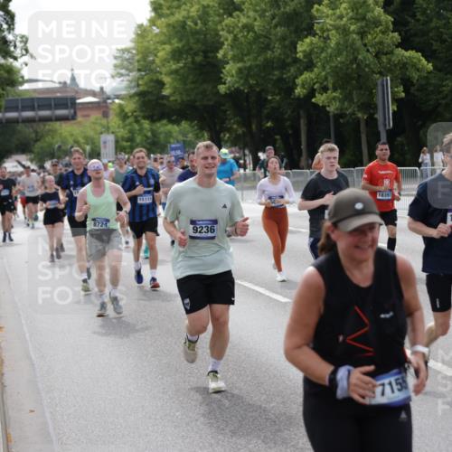 29.06.2025 - hella hamburg halbmarathon Jannik Wohlers http://msf.ph/oto/8164173 29.06.2025 10:20:30 Lombardsbrücke 2101, 2325, 2923, 2945, 3247, 3813, 4082, 4350, 5041, 5061, 6608, 8113, 8724, 8940, 9005, 9011, 9236, 9981, 10050, 10350, 10585, 11145, 12694, 12844, 13508, 14138, 14157, 14246, 14342, 14344, 14610, 14611, 14615, 14670, 14986, 15020, 15470, 15913, 16256, 16896, 16950, 17035, 17095, 17155, 17367, 17832, 18141, 18305, 18397, 18620, 19124, 19125, 19131, 19132 meine-sportfotos.de