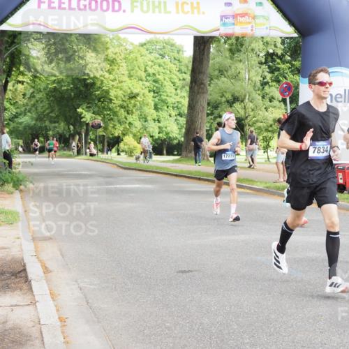 29.06.2025 - hella hamburg halbmarathon MichiJ http://msf.ph/oto/8164176 29.06.2025 10:13:22 Zwischen KM18-KM19 2618, 7834, 7862, 11624, 17771, 18930 meine-sportfotos.de