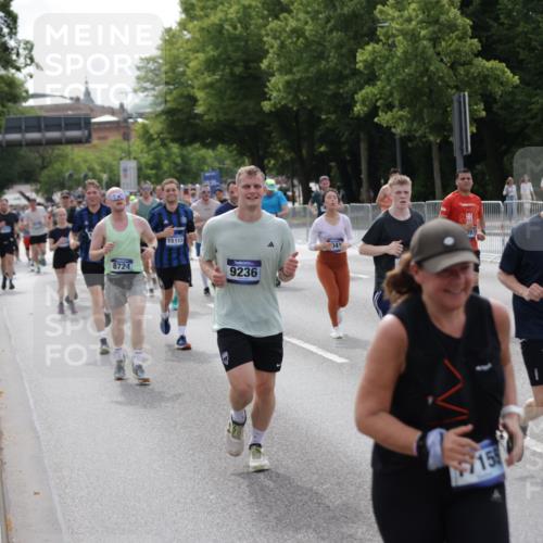 29.06.2025 - hella hamburg halbmarathon Jannik Wohlers http://msf.ph/oto/8164201 29.06.2025 10:20:30 Lombardsbrücke 2101, 2325, 2923, 2945, 3247, 3813, 4082, 4350, 5041, 5061, 6608, 8113, 8724, 8940, 9005, 9011, 9236, 9981, 10050, 10350, 10585, 11145, 12694, 12844, 13508, 14138, 14157, 14246, 14342, 14344, 14610, 14611, 14615, 14670, 14986, 15020, 15470, 15913, 16256, 16896, 16950, 17035, 17095, 17155, 17367, 17832, 18141, 18305, 18397, 18620, 19124, 19125, 19131, 19132 meine-sportfotos.de