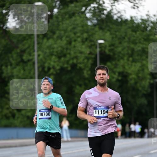 29.06.2025 - hella hamburg halbmarathon Dr. Thomas Lammeyer http://msf.ph/oto/8164218 29.06.2025 09:44:49 Kennedybrücke 2892, 4128, 4571, 6559, 7862, 10234, 10780, 11194 meine-sportfotos.de