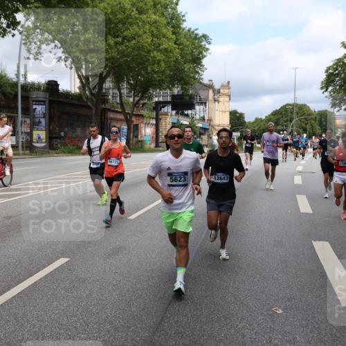 29.06.2025 - hella hamburg halbmarathon Yannick Fuchs http://msf.ph/oto/8164219 29.06.2025 10:39:58 20KM 2188, 2270, 2367, 2470, 2590, 2707, 3056, 3186, 3477, 4277, 4854, 5623, 5648, 5706, 6054, 6071, 6290, 6831, 7056, 7385, 7450, 7709, 8374, 9105, 9585, 9710, 11291, 11495, 11821, 12643, 12783, 13919, 14374, 14385, 14764, 15365, 15563, 15636, 16513, 16617, 16624, 16725, 17499, 17674, 17835, 17960, 18081, 18185, 18346, 18407, 18637, 18862, 18878, 19116 meine-sportfotos.de