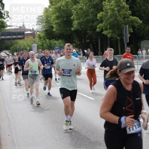 29.06.2025 - hella hamburg halbmarathon Jannik Wohlers http://msf.ph/oto/8164226 29.06.2025 10:20:30 Lombardsbrücke 2101, 2325, 2923, 2945, 3247, 3813, 4082, 4350, 5041, 5061, 6608, 8113, 8724, 8940, 9005, 9011, 9236, 9981, 10050, 10350, 10585, 11145, 12694, 12844, 13508, 14138, 14157, 14246, 14342, 14344, 14610, 14611, 14615, 14670, 14986, 15020, 15470, 15913, 16256, 16896, 16950, 17035, 17095, 17155, 17367, 17832, 18141, 18305, 18397, 18620, 19124, 19125, 19131, 19132 meine-sportfotos.de