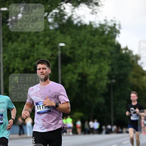 29.06.2025 - hella hamburg halbmarathon Dr. Thomas Lammeyer http://msf.ph/oto/8164232 29.06.2025 09:44:49 Kennedybrücke 2892, 4128, 4571, 6559, 7862, 10234, 10780, 11194 meine-sportfotos.de