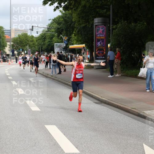 29.06.2025 - hella hamburg halbmarathon Yannick Fuchs http://msf.ph/oto/8164236 29.06.2025 10:22:04 20KM 1065, 1577, 5344, 9079, 10848, 12641, 12992, 13780, 14019, 15023, 15671, 18124, 19050 meine-sportfotos.de