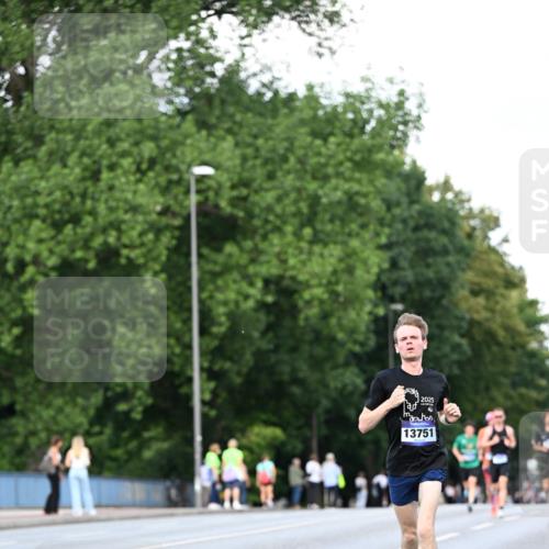 29.06.2025 - hella hamburg halbmarathon Dr. Thomas Lammeyer http://msf.ph/oto/8164243 29.06.2025 09:44:50 Kennedybrücke 2892, 4128, 4571, 6559, 7862, 10780, 11194 meine-sportfotos.de