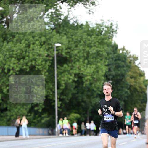 29.06.2025 - hella hamburg halbmarathon Dr. Thomas Lammeyer http://msf.ph/oto/8164268 29.06.2025 09:44:50 Kennedybrücke 2892, 4128, 4571, 6559, 7862, 10780, 11194 meine-sportfotos.de
