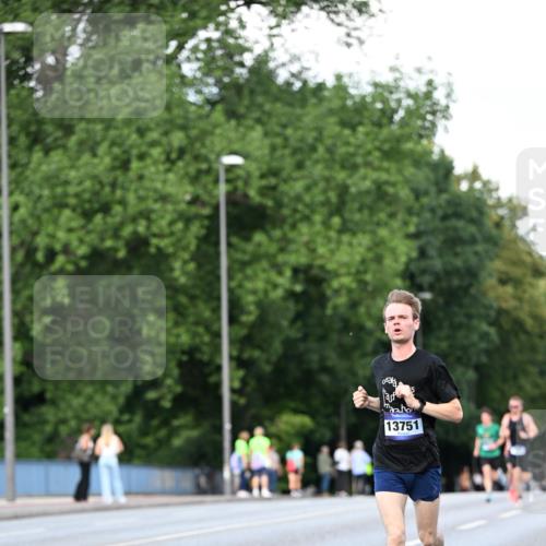 29.06.2025 - hella hamburg halbmarathon Dr. Thomas Lammeyer http://msf.ph/oto/8164277 29.06.2025 09:44:50 Kennedybrücke 2892, 4128, 4571, 6559, 7862, 10780, 11194 meine-sportfotos.de