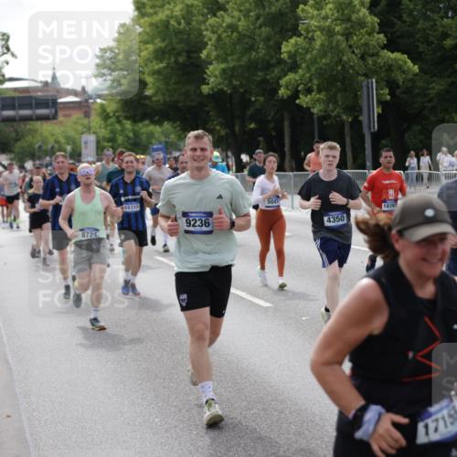 29.06.2025 - hella hamburg halbmarathon Jannik Wohlers http://msf.ph/oto/8164307 29.06.2025 10:20:30 Lombardsbrücke 2101, 2325, 2923, 2945, 3247, 3813, 4082, 4350, 5041, 5061, 6608, 8113, 8724, 8940, 9005, 9011, 9236, 9981, 10050, 10350, 10585, 11145, 12694, 12844, 13508, 14138, 14157, 14246, 14342, 14344, 14610, 14611, 14615, 14670, 14986, 15020, 15470, 15913, 16256, 16896, 16950, 17035, 17095, 17155, 17367, 17832, 18141, 18305, 18397, 18620, 19124, 19125, 19131, 19132 meine-sportfotos.de