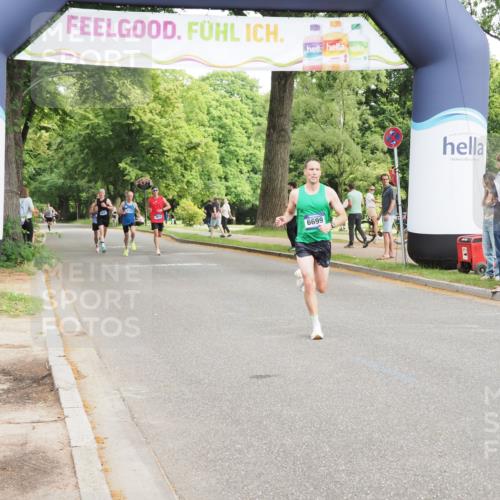 29.06.2025 - hella hamburg halbmarathon MichiJ http://msf.ph/oto/8164335 29.06.2025 10:13:32 Zwischen KM18-KM19 6699 meine-sportfotos.de