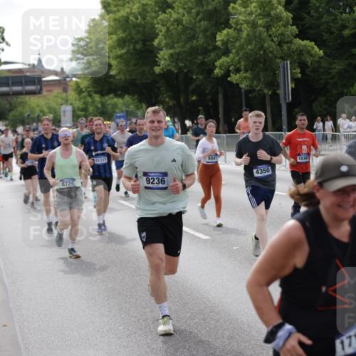 29.06.2025 - hella hamburg halbmarathon Jannik Wohlers http://msf.ph/oto/8164340 29.06.2025 10:20:30 Lombardsbrücke 2101, 2325, 2923, 2945, 3247, 3813, 4082, 4350, 5041, 5061, 6608, 8113, 8724, 8940, 9005, 9011, 9236, 9981, 10050, 10350, 10585, 11145, 12694, 12844, 13508, 14138, 14157, 14246, 14342, 14344, 14610, 14611, 14615, 14670, 14986, 15020, 15470, 15913, 16256, 16896, 16950, 17035, 17095, 17155, 17367, 17832, 18141, 18305, 18397, 18620, 19124, 19125, 19131, 19132 meine-sportfotos.de