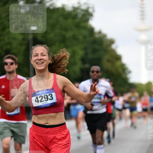 29.06.2025 - hella hamburg halbmarathon Dr. Thomas Lammeyer http://msf.ph/oto/8164392 29.06.2025 10:09:08 Kennedybrücke 1126, 1213, 1347, 1559, 2424, 2463, 2540, 2852, 3071, 3994, 4293, 4394, 4538, 5869, 6907, 6908, 7017, 7826, 9280, 10100, 10709, 10834, 11088 meine-sportfotos.de