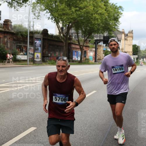 29.06.2025 - hella hamburg halbmarathon Yannick Fuchs http://msf.ph/oto/8164394 29.06.2025 10:40:00 20KM 2270, 2367, 2590, 2707, 3056, 3186, 3477, 4277, 4854, 5623, 5648, 5706, 6054, 6071, 6290, 6831, 7056, 7385, 7450, 8374, 9105, 9585, 9710, 10792, 10796, 11291, 11495, 11821, 12084, 12643, 13525, 13919, 14374, 14385, 14764, 14911, 15365, 15563, 15636, 16513, 16617, 16624, 16725, 17499, 17674, 17835, 17960, 18081, 18185, 18346, 18407, 18637, 18862, 18878 meine-sportfotos.de