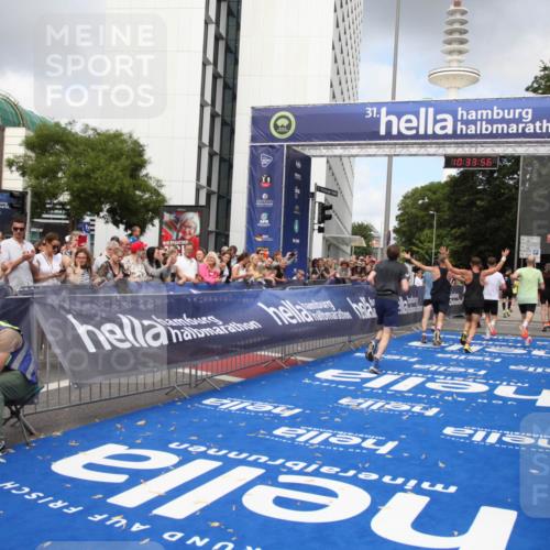 29.06.2025 - hella hamburg halbmarathon Michael Strokosch http://msf.ph/oto/8164412 29.06.2025 10:33:55 Ziel 1743, 2228, 2243, 2746, 10865, 13771, 14310, 14466, 15500, 16243 meine-sportfotos.de