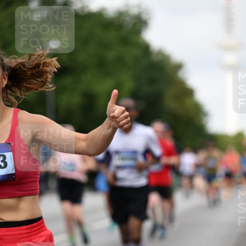 29.06.2025 - hella hamburg halbmarathon Dr. Thomas Lammeyer http://msf.ph/oto/8164417 29.06.2025 10:09:08 Kennedybrücke 1126, 1213, 1347, 1559, 2424, 2463, 2540, 2852, 3071, 3994, 4293, 4394, 4538, 5869, 6907, 6908, 7017, 7826, 9280, 10100, 10709, 10834, 11088 meine-sportfotos.de