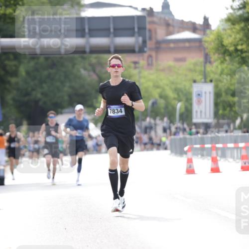 29.06.2025 - hella hamburg halbmarathon Jannik Wohlers http://msf.ph/oto/8164440 29.06.2025 09:40:39 Lombardsbrücke 7834, 14360, 14766, 15526 meine-sportfotos.de