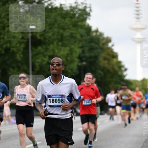 29.06.2025 - hella hamburg halbmarathon Dr. Thomas Lammeyer http://msf.ph/oto/8164463 29.06.2025 10:09:09 Kennedybrücke 1126, 1213, 1347, 1559, 2424, 2540, 2852, 3071, 3994, 4293, 4394, 4538, 5869, 6907, 6908, 7017, 7826, 9280, 10100, 10709, 10834, 11088 meine-sportfotos.de