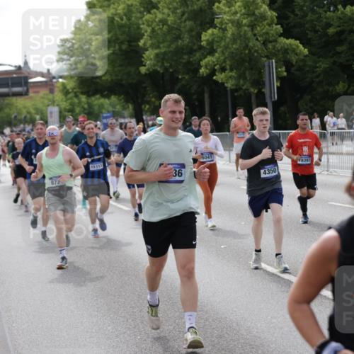 29.06.2025 - hella hamburg halbmarathon Jannik Wohlers http://msf.ph/oto/8164464 29.06.2025 10:20:30 Lombardsbrücke 2101, 2325, 2923, 2945, 3247, 3813, 4082, 4350, 5041, 5061, 6608, 8113, 8724, 8940, 9005, 9011, 9236, 9981, 10050, 10350, 10585, 11145, 12694, 12844, 13508, 14138, 14157, 14246, 14342, 14344, 14610, 14611, 14615, 14670, 14986, 15020, 15470, 15913, 16256, 16896, 16950, 17035, 17095, 17155, 17367, 17832, 18141, 18305, 18397, 18620, 19124, 19125, 19131, 19132 meine-sportfotos.de