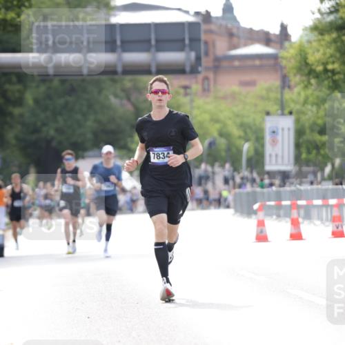 29.06.2025 - hella hamburg halbmarathon Jannik Wohlers http://msf.ph/oto/8164473 29.06.2025 09:40:39 Lombardsbrücke 7834, 14360, 14766, 15526 meine-sportfotos.de