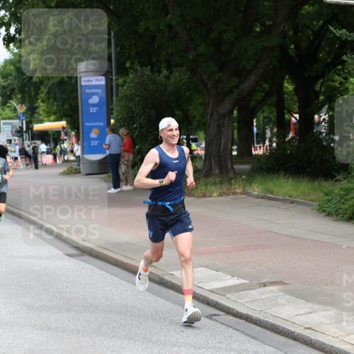 29.06.2025 - hella hamburg halbmarathon Yannick Fuchs http://msf.ph/oto/8164475 29.06.2025 10:22:10 20KM 1065, 1577, 5344, 9079, 9097, 10848, 12992, 14019, 15023, 15136, 15671, 18124, 19050 meine-sportfotos.de