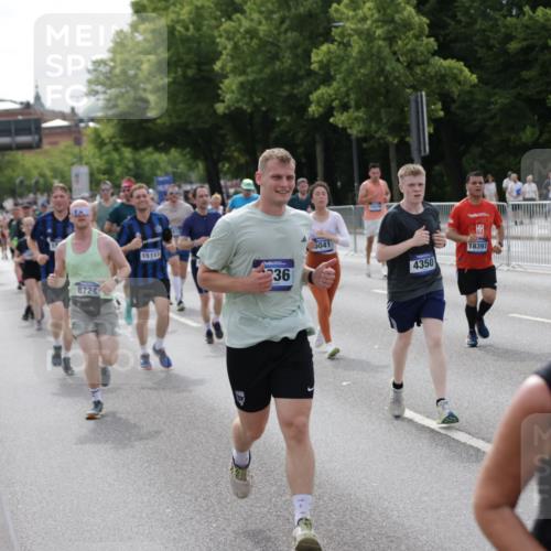 29.06.2025 - hella hamburg halbmarathon Jannik Wohlers http://msf.ph/oto/8164482 29.06.2025 10:20:30 Lombardsbrücke 2101, 2325, 2923, 2945, 3247, 3813, 4082, 4350, 5041, 5061, 6608, 8113, 8724, 8940, 9005, 9011, 9236, 9981, 10050, 10350, 10585, 11145, 12694, 12844, 13508, 14138, 14157, 14246, 14342, 14344, 14610, 14611, 14615, 14670, 14986, 15020, 15470, 15913, 16256, 16896, 16950, 17035, 17095, 17155, 17367, 17832, 18141, 18305, 18397, 18620, 19124, 19125, 19131, 19132 meine-sportfotos.de
