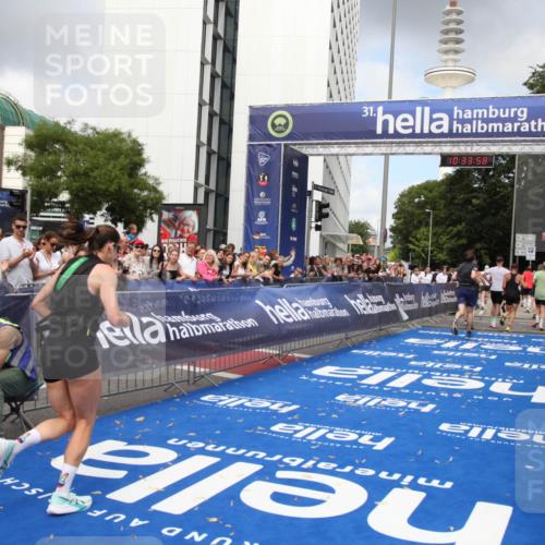 29.06.2025 - hella hamburg halbmarathon Michael Strokosch http://msf.ph/oto/8164486 29.06.2025 10:33:56 Ziel 1743, 2228, 2243, 10865, 13771, 14310, 14466, 15500, 16243 meine-sportfotos.de
