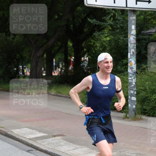 29.06.2025 - hella hamburg halbmarathon Yannick Fuchs http://msf.ph/oto/8164503 29.06.2025 10:22:11 20KM 1065, 1577, 5344, 9079, 9097, 10848, 12992, 14019, 15023, 15136, 15671, 18124, 19050 meine-sportfotos.de