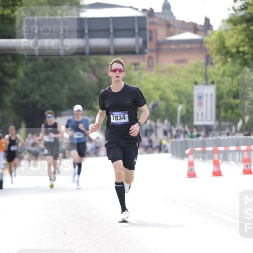 29.06.2025 - hella hamburg halbmarathon Jannik Wohlers http://msf.ph/oto/8164508 29.06.2025 09:40:39 Lombardsbrücke 7834, 14360, 14766, 15526 meine-sportfotos.de