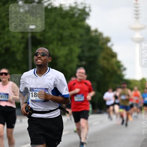 29.06.2025 - hella hamburg halbmarathon Dr. Thomas Lammeyer http://msf.ph/oto/8164525 29.06.2025 10:09:10 Kennedybrücke 1126, 1213, 1347, 1559, 2424, 2540, 2852, 3071, 3994, 4293, 4394, 4538, 5869, 6907, 6908, 7017, 7826, 9280, 10100, 10709, 10834, 11088 meine-sportfotos.de