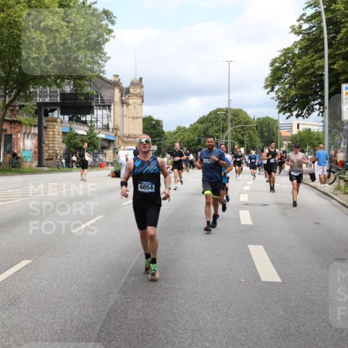 29.06.2025 - hella hamburg halbmarathon Yannick Fuchs http://msf.ph/oto/8164529 29.06.2025 10:40:03 20KM 1569, 2138, 2270, 2367, 2590, 2707, 3056, 3186, 3477, 4277, 4345, 4854, 5648, 5706, 6054, 6071, 6290, 6460, 6711, 6831, 7056, 7385, 7450, 8374, 9105, 9585, 10792, 10796, 11291, 11495, 11821, 12084, 12277, 13525, 14374, 14385, 14764, 14911, 15563, 15636, 16513, 16624, 17499, 17674, 17835, 18081, 18185, 18346, 18637, 18862, 18878 meine-sportfotos.de
