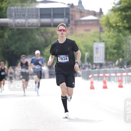29.06.2025 - hella hamburg halbmarathon Jannik Wohlers http://msf.ph/oto/8164536 29.06.2025 09:40:40 Lombardsbrücke 7834, 14360, 14766, 15526 meine-sportfotos.de