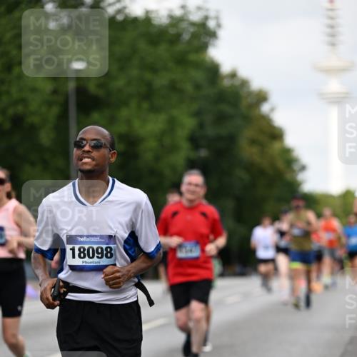 29.06.2025 - hella hamburg halbmarathon Dr. Thomas Lammeyer http://msf.ph/oto/8164556 29.06.2025 10:09:10 Kennedybrücke 1126, 1213, 1347, 1559, 2424, 2540, 2852, 3071, 3994, 4293, 4394, 4538, 5869, 6907, 6908, 7017, 7826, 9280, 10100, 10709, 10834, 11088 meine-sportfotos.de