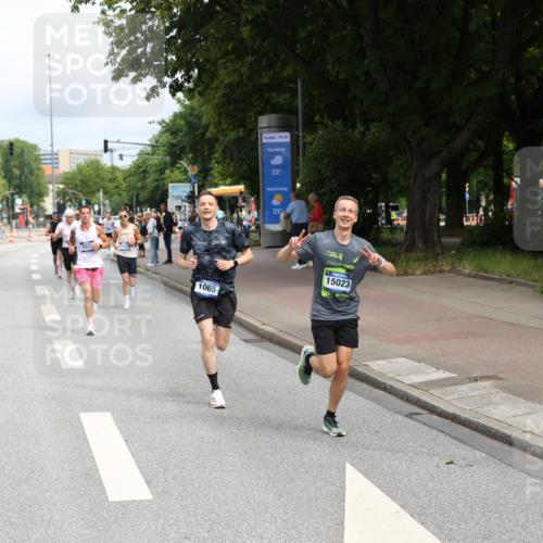 29.06.2025 - hella hamburg halbmarathon Yannick Fuchs http://msf.ph/oto/8164562 29.06.2025 10:22:13 20KM 1065, 1577, 5344, 9079, 9097, 10848, 12992, 13956, 14019, 14828, 15023, 15136, 15671, 18037, 18124, 19050 meine-sportfotos.de