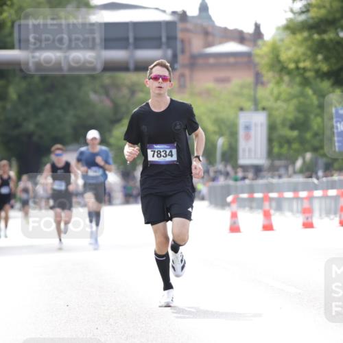 29.06.2025 - hella hamburg halbmarathon Jannik Wohlers http://msf.ph/oto/8164565 29.06.2025 09:40:40 Lombardsbrücke 7834, 14360, 14766, 15526 meine-sportfotos.de