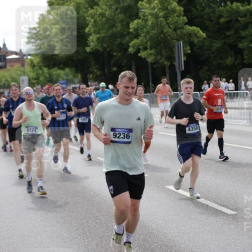 29.06.2025 - hella hamburg halbmarathon Jannik Wohlers http://msf.ph/oto/8164571 29.06.2025 10:20:30 Lombardsbrücke 2101, 2325, 2923, 2945, 3247, 3813, 4082, 4350, 5041, 5061, 6608, 8113, 8724, 8940, 9005, 9011, 9236, 9981, 10050, 10350, 10585, 11145, 12694, 12844, 13508, 14138, 14157, 14246, 14342, 14344, 14610, 14611, 14615, 14670, 14986, 15020, 15470, 15913, 16256, 16896, 16950, 17035, 17095, 17155, 17367, 17832, 18141, 18305, 18397, 18620, 19124, 19125, 19131, 19132 meine-sportfotos.de