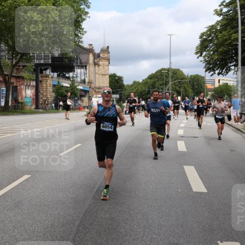 29.06.2025 - hella hamburg halbmarathon Yannick Fuchs http://msf.ph/oto/8164575 29.06.2025 10:40:03 20KM 1569, 2138, 2270, 2367, 2590, 2707, 3056, 3186, 3477, 4277, 4345, 4854, 5648, 5706, 6054, 6071, 6290, 6460, 6711, 6831, 7056, 7385, 7450, 8374, 9105, 9585, 10792, 10796, 11291, 11495, 11821, 12084, 12277, 13525, 14374, 14385, 14764, 14911, 15563, 15636, 16513, 16624, 17499, 17674, 17835, 18081, 18185, 18346, 18637, 18862, 18878 meine-sportfotos.de