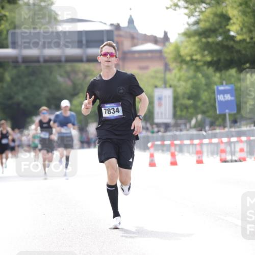 29.06.2025 - hella hamburg halbmarathon Jannik Wohlers http://msf.ph/oto/8164592 29.06.2025 09:40:40 Lombardsbrücke 7834, 14360, 14766, 15526 meine-sportfotos.de