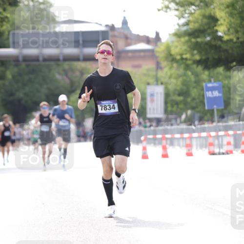 29.06.2025 - hella hamburg halbmarathon Jannik Wohlers http://msf.ph/oto/8164617 29.06.2025 09:40:40 Lombardsbrücke 7834, 14360, 14766, 15526 meine-sportfotos.de