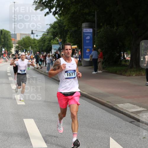 29.06.2025 - hella hamburg halbmarathon Yannick Fuchs http://msf.ph/oto/8164619 29.06.2025 10:22:15 20KM 1065, 1577, 5344, 9079, 9097, 10848, 12992, 13956, 14019, 14828, 15023, 15136, 15671, 18037, 18124, 19050 meine-sportfotos.de