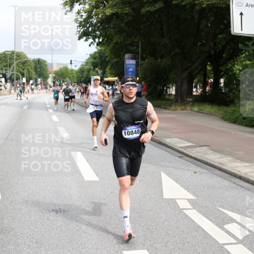 29.06.2025 - hella hamburg halbmarathon Yannick Fuchs http://msf.ph/oto/8164745 29.06.2025 10:22:19 20KM 1065, 1577, 5344, 9079, 9097, 10848, 13956, 14019, 14828, 15023, 15136, 15671, 18037, 18124, 19050 meine-sportfotos.de